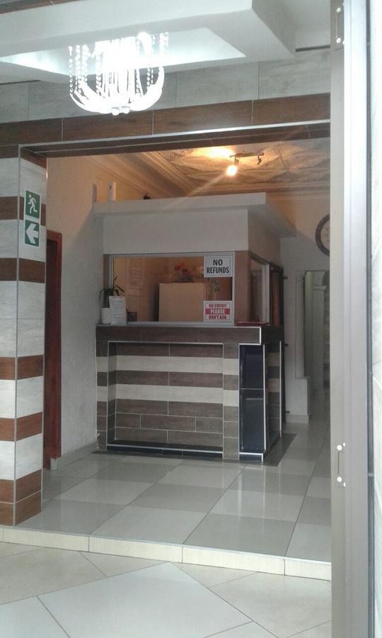Royal Crown Guesthouse Johannesburg Esterno foto