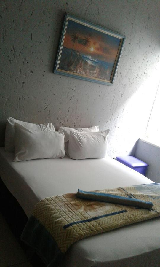 Royal Crown Guesthouse Johannesburg Esterno foto